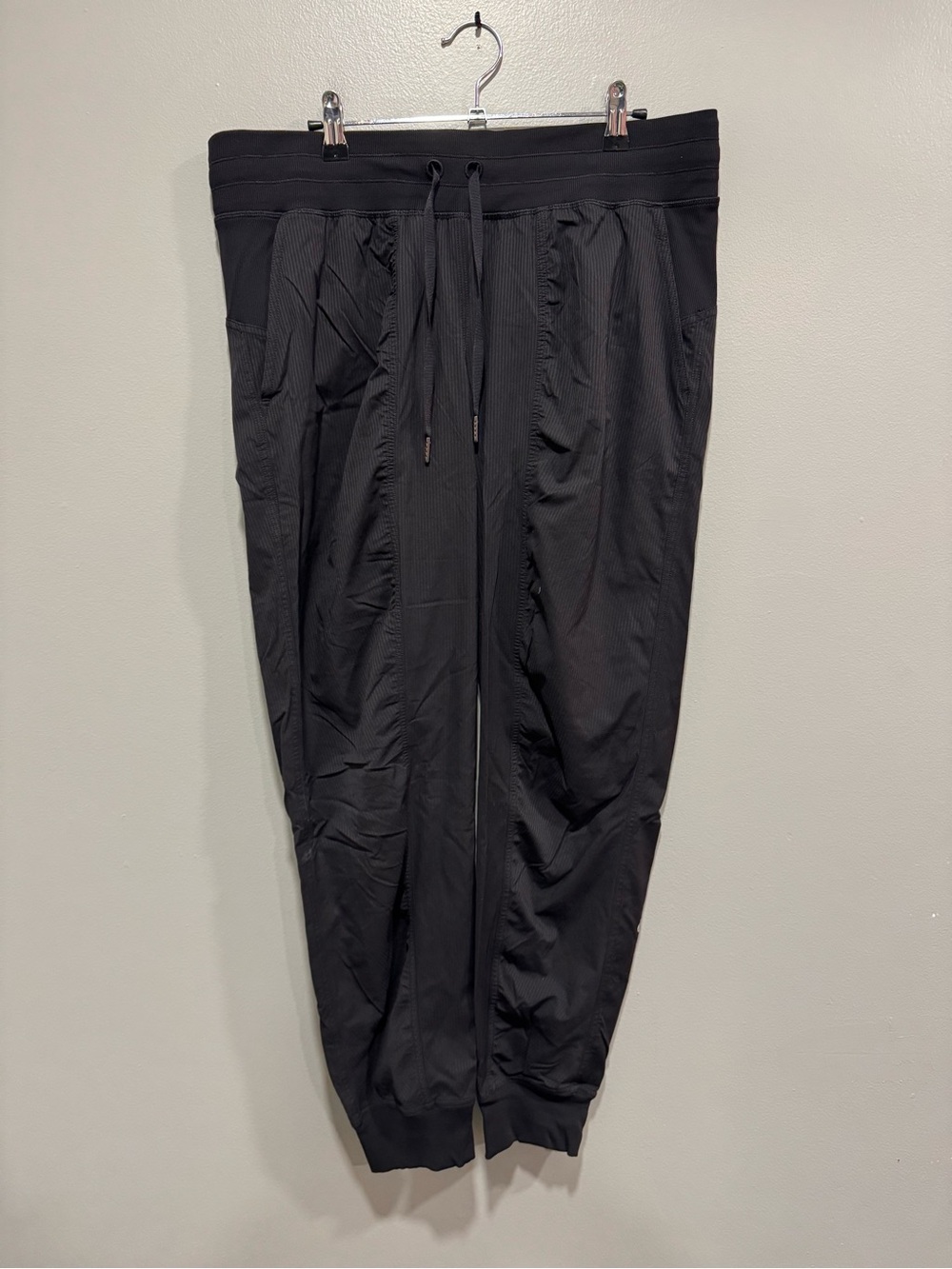 Lululemon Dance Studio Mid-Rise Jogger in Black (First Release) Size 12